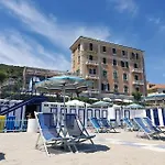 Hotel Monique
