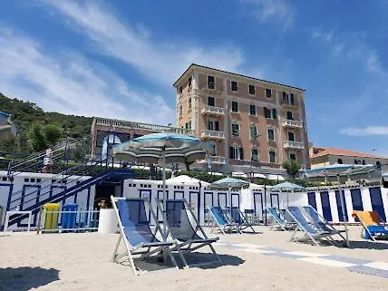 Hotel Monique